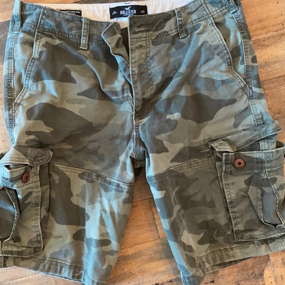 Hollister Men’s Camo  cargo shorts
